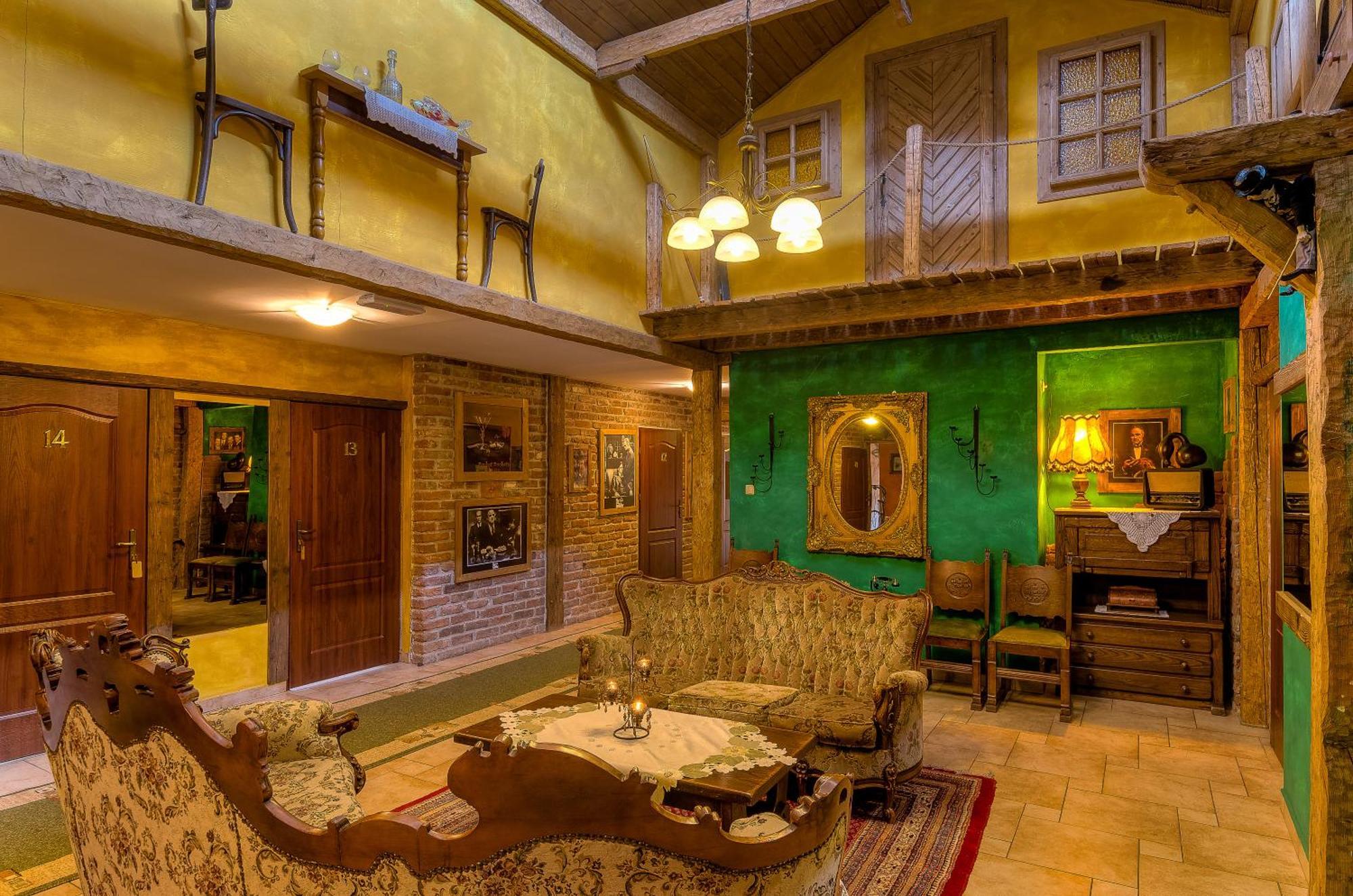 Hotel Restauracja Jas Wedrowniczek Rymanow ภายนอก รูปภาพ